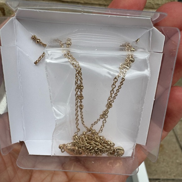 NEW BaubleBar Yellow Gold Personalized Initial “E” Metal Bar Necklace - Picture 6 of 6